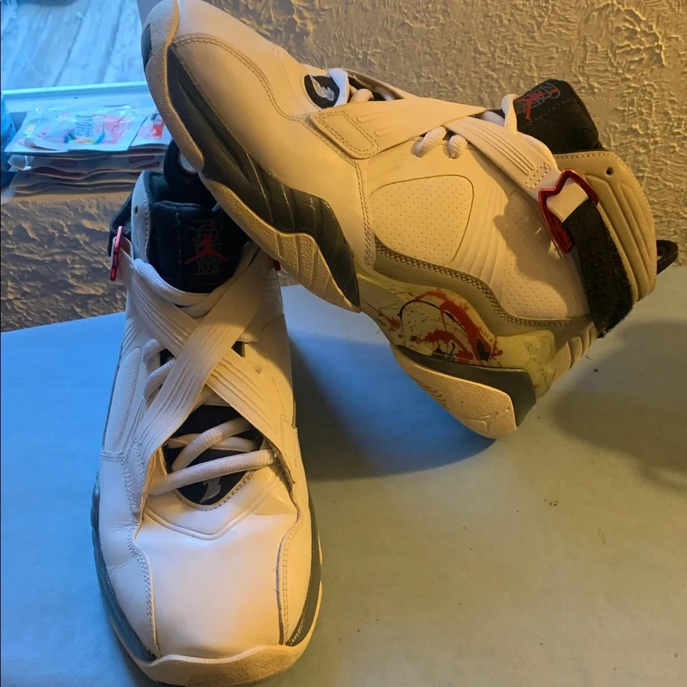 Men’s Jordan Bugs Bunny grey, white and splash colorAthletic Sneakers - Picture 3 of 6